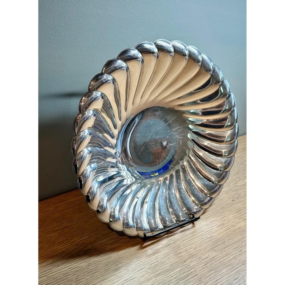 WM Rogers Vintage Waverly 3835 Silverplate Swirl Bowl 10.5